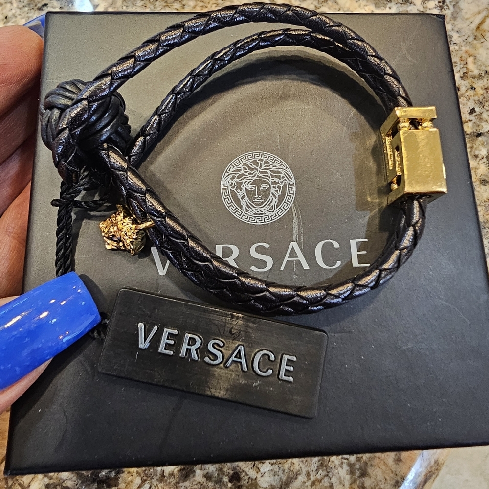 Nwt Versace leather bracelet with greca pattern